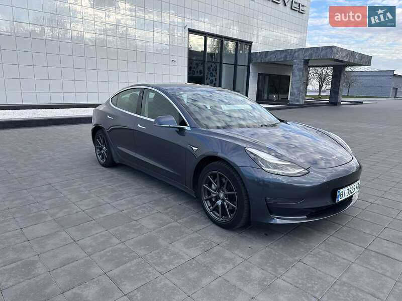 Tesla Model 3 (2019)
