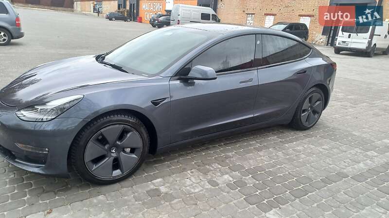 Tesla Model 3 (2022)