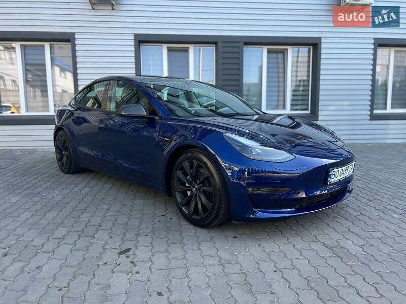 Tesla Model 3 (2021)