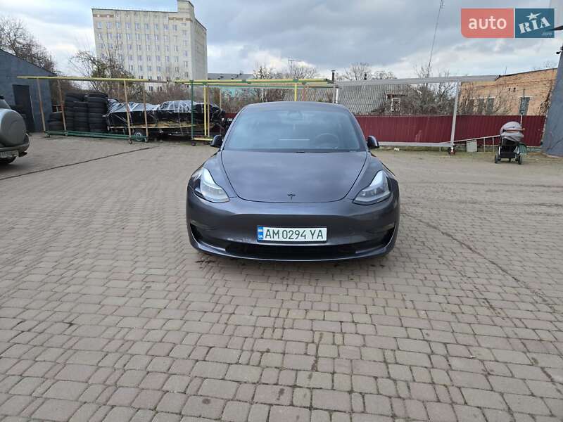 Tesla Model 3 (2021)