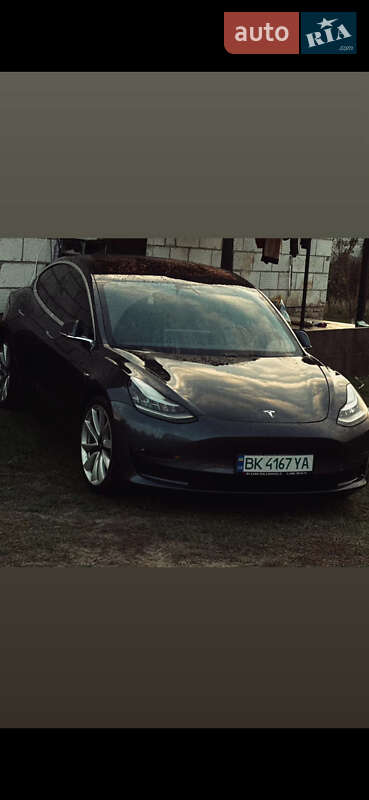 Tesla Model 3 (2018)