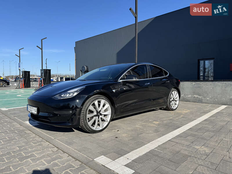 Tesla Model 3 (2019)