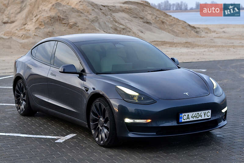 Tesla Model 3 (2022)