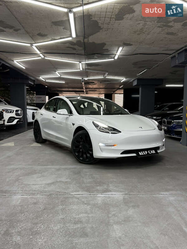 Tesla Model 3 (2019)