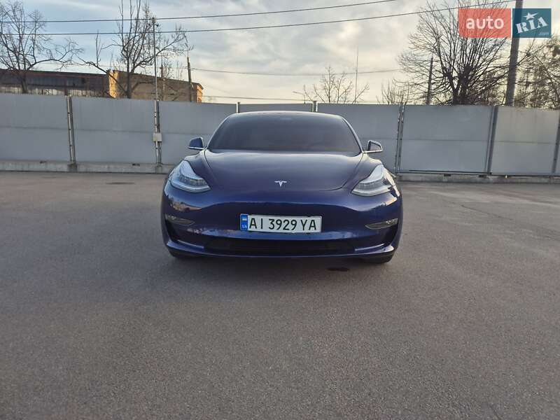 Tesla Model 3 (2019)
