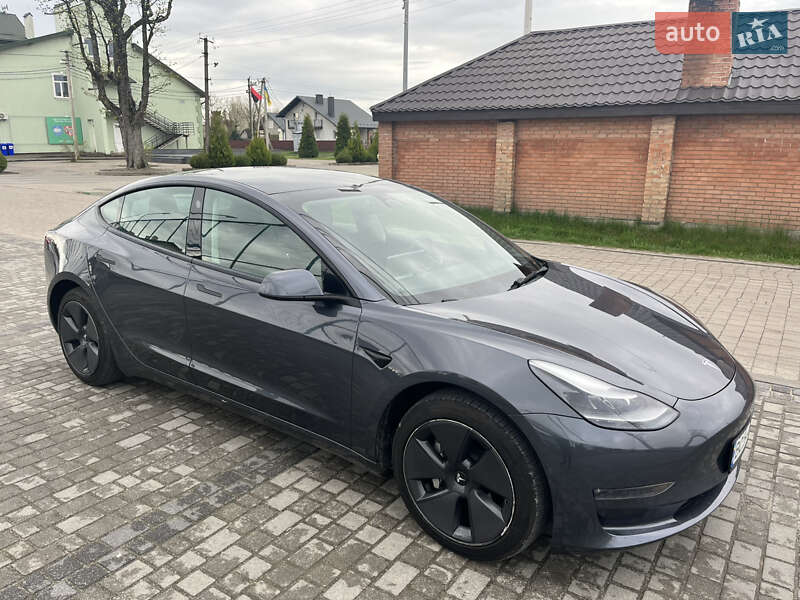 Tesla Model 3 (2022)