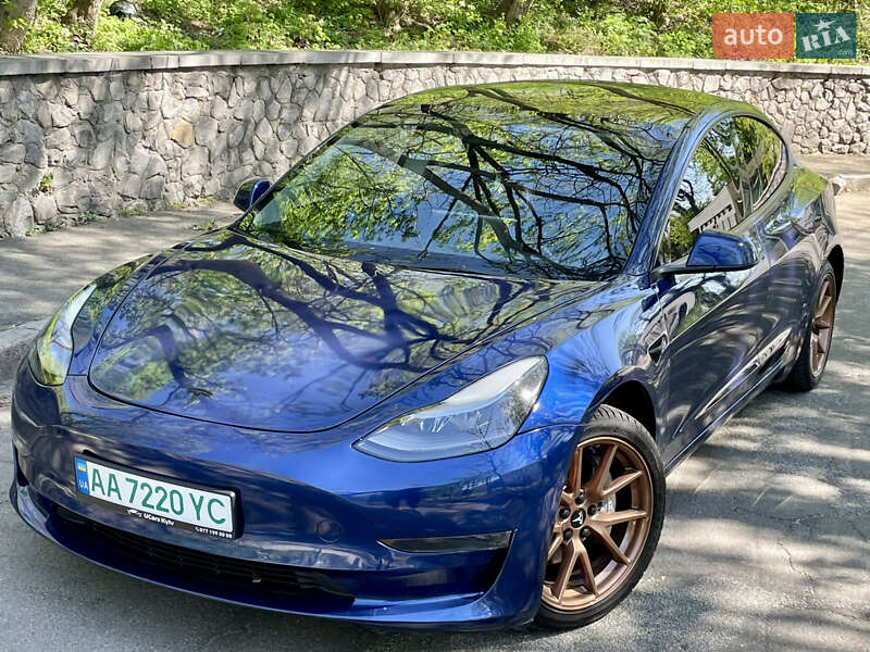 Tesla Model 3 (2022)
