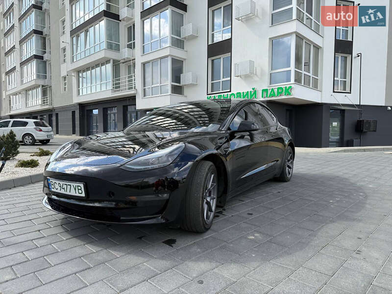 Tesla Model 3 (2023)