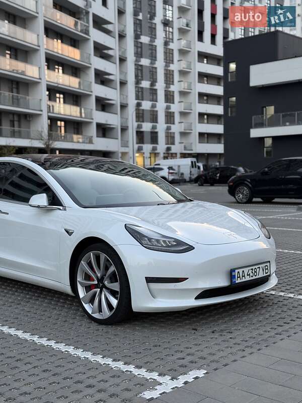 Tesla Model 3 (2018)