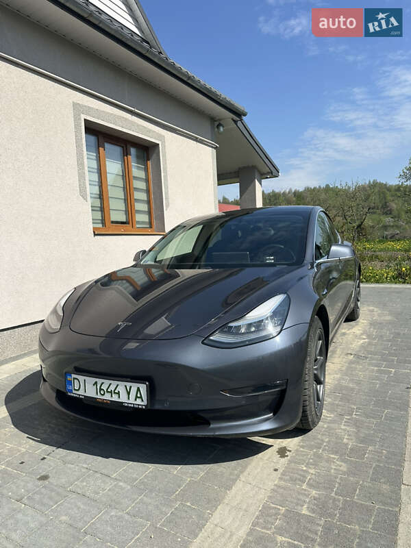 Tesla Model 3 (2019)