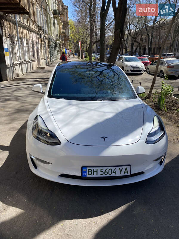 Tesla Model 3 (2021)