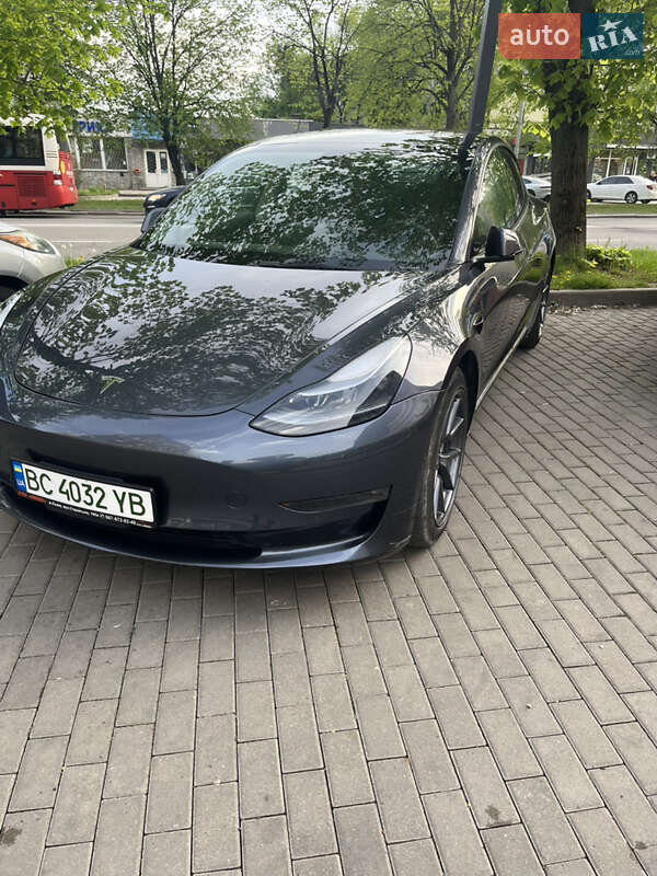 Tesla Model 3 (2022)