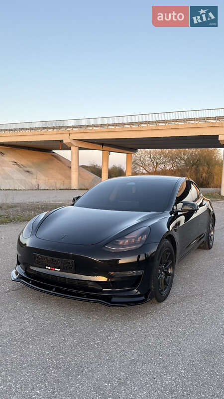 Tesla Model 3 (2019)
