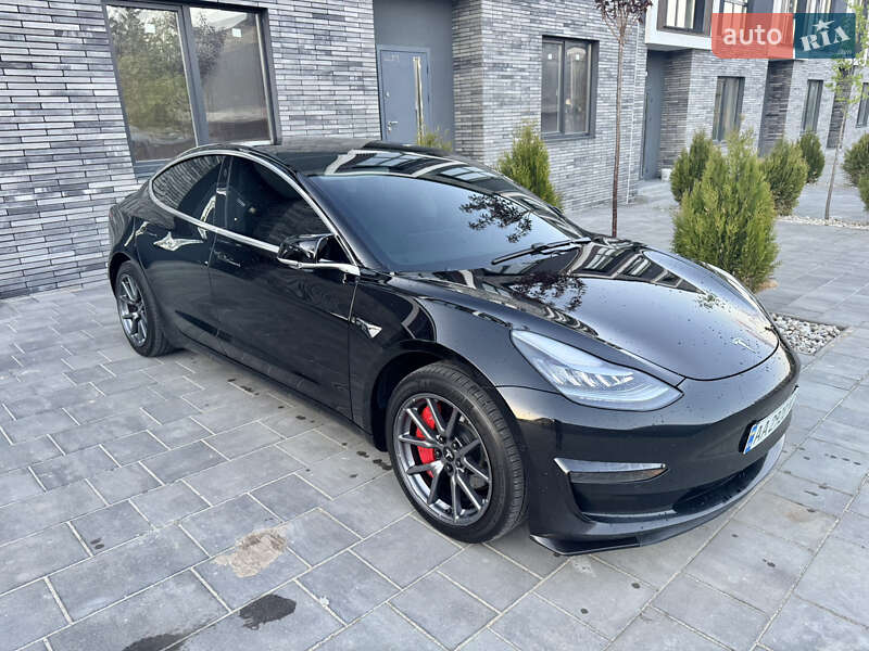Tesla Model 3 (2019)