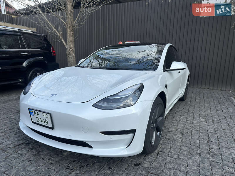 Tesla Model 3 (2023)