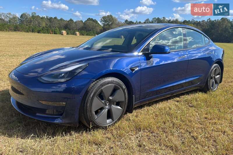 Tesla Model 3 (2022)
