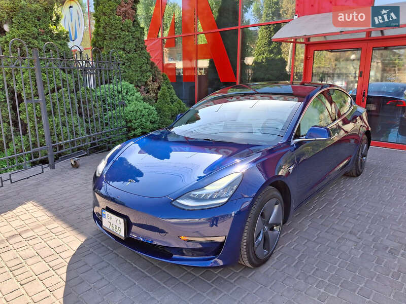 Tesla Model 3 (2019)