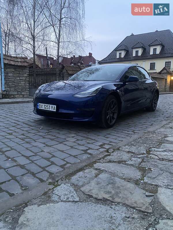 Tesla Model 3 (2022)