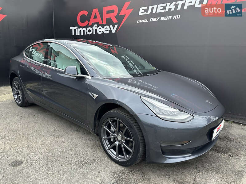 Tesla Model 3 (2018)
