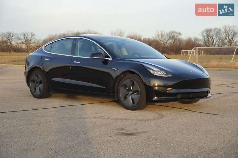 Tesla Model 3 (2018)