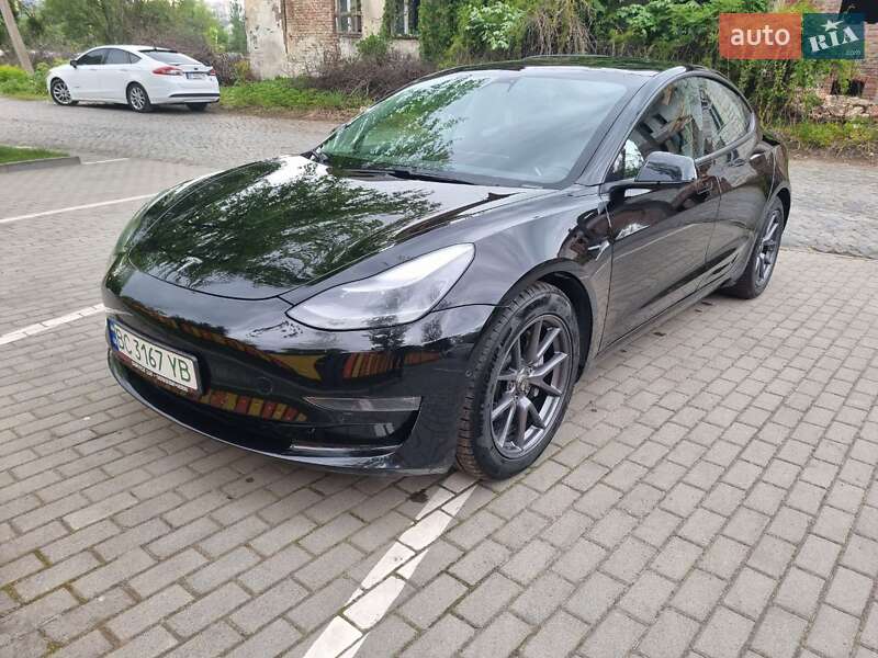 Tesla Model 3 (2021)