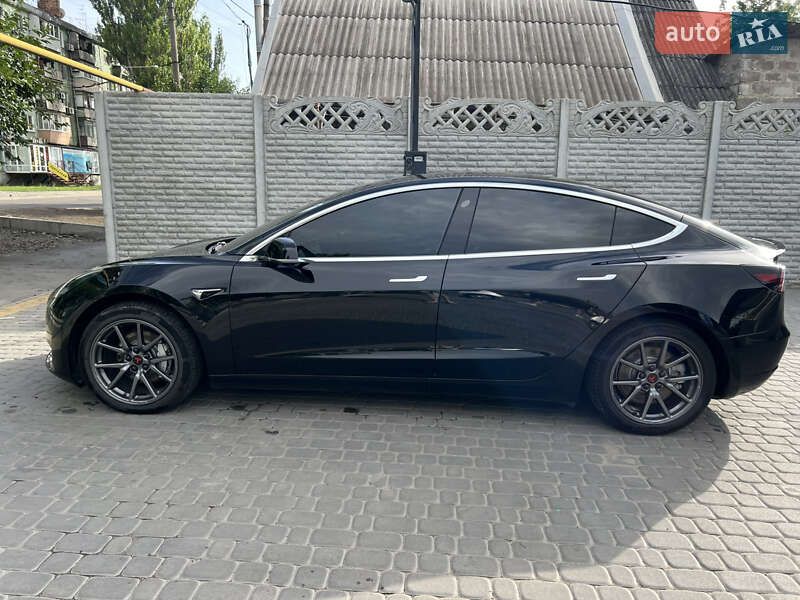 Tesla Model 3 (2019)