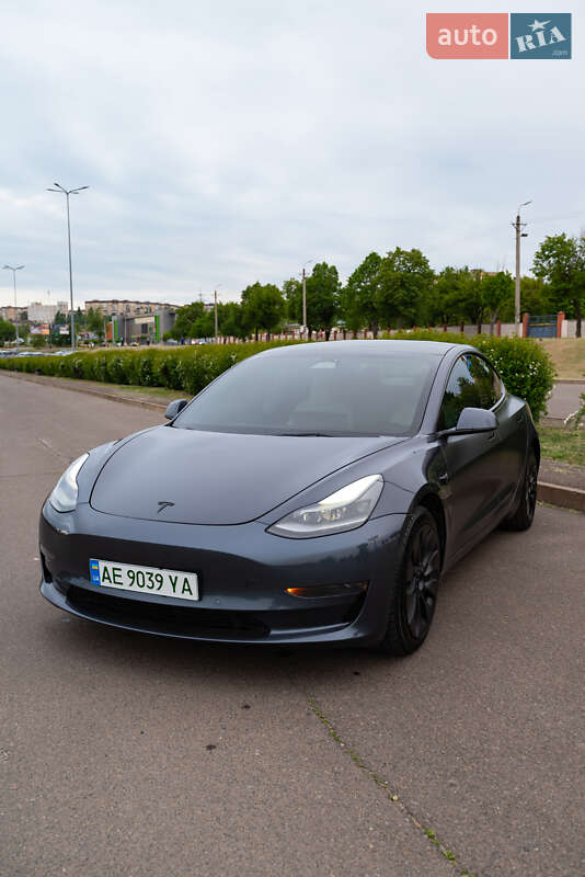 Tesla Model 3 (2021)