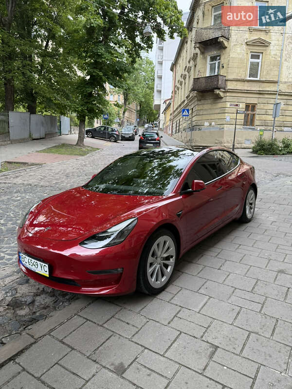 Tesla Model 3 (2021)