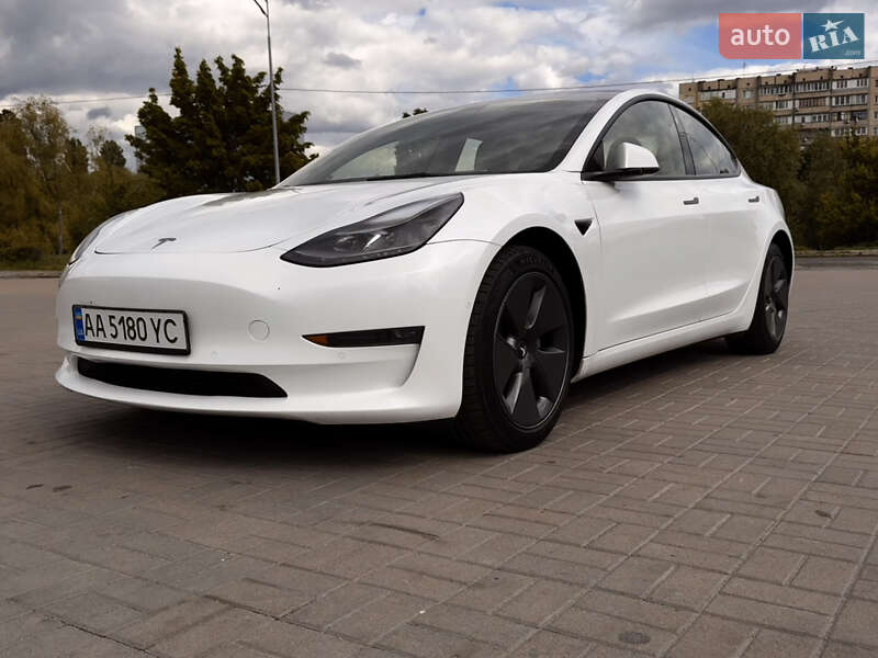 Tesla Model 3 (2022)