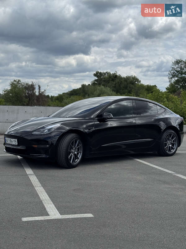 Tesla Model 3 (2021)