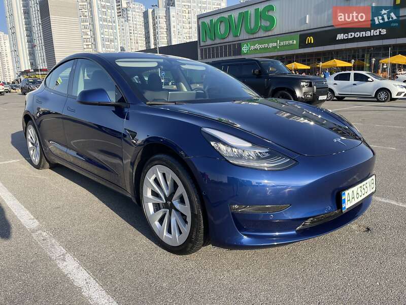 Tesla Model 3 (2022)