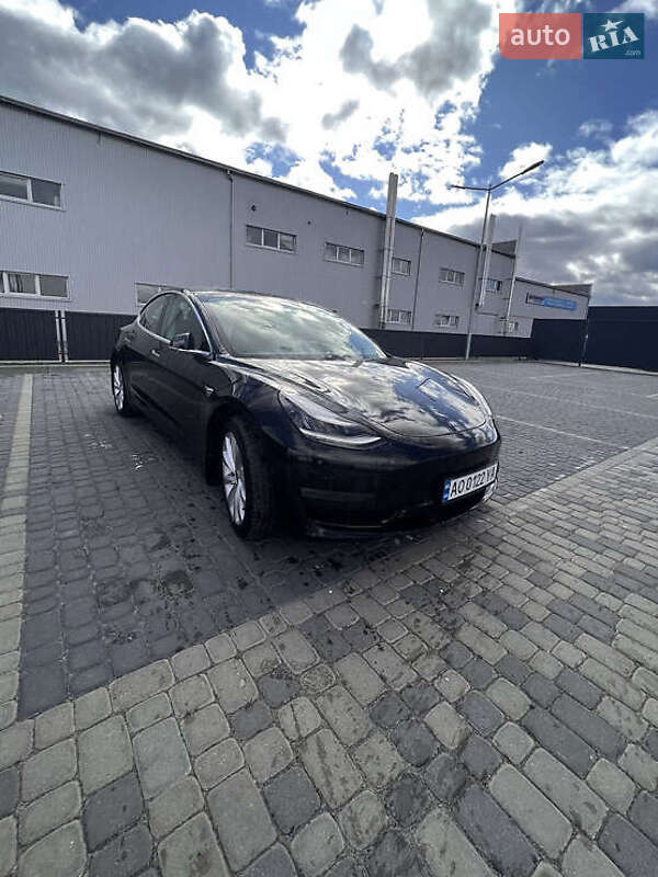 Tesla Model 3 (2019)
