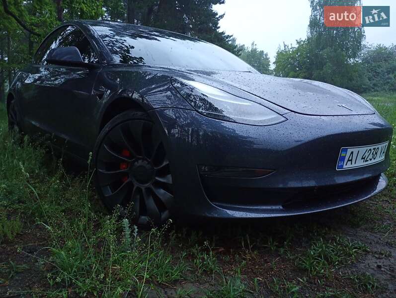Tesla Model 3 (2023)