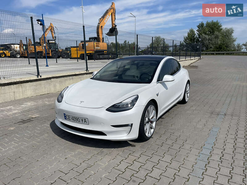 Tesla Model 3 (2019)