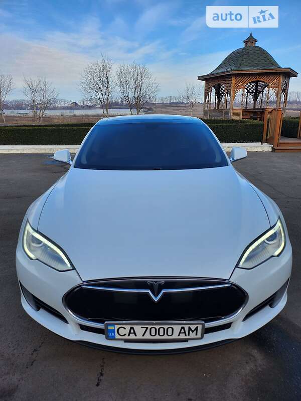 Tesla Model s (2013)
