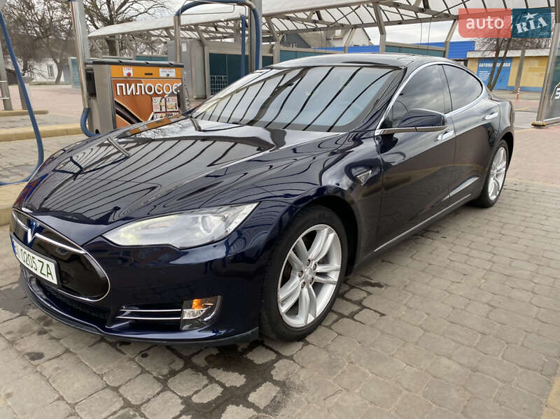 Tesla Model s (2014)
