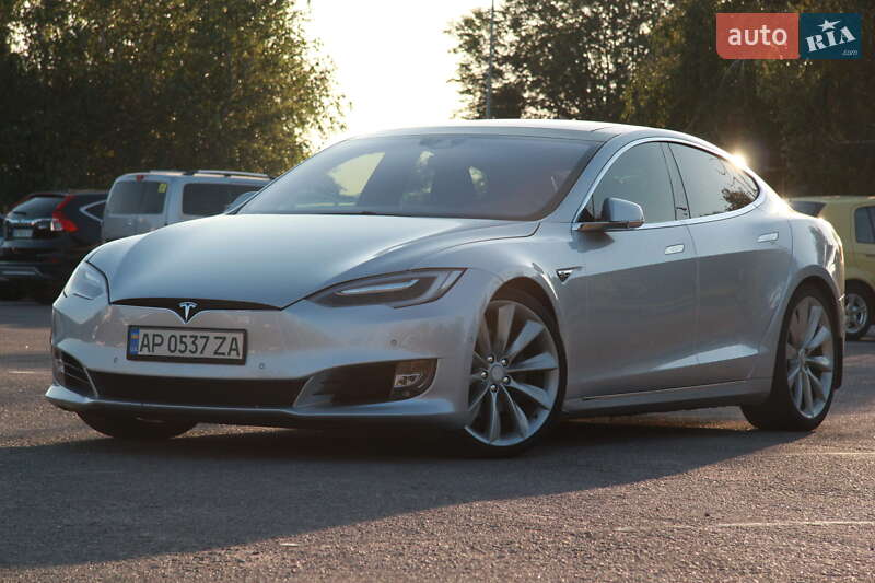 Tesla Model s (2016)
