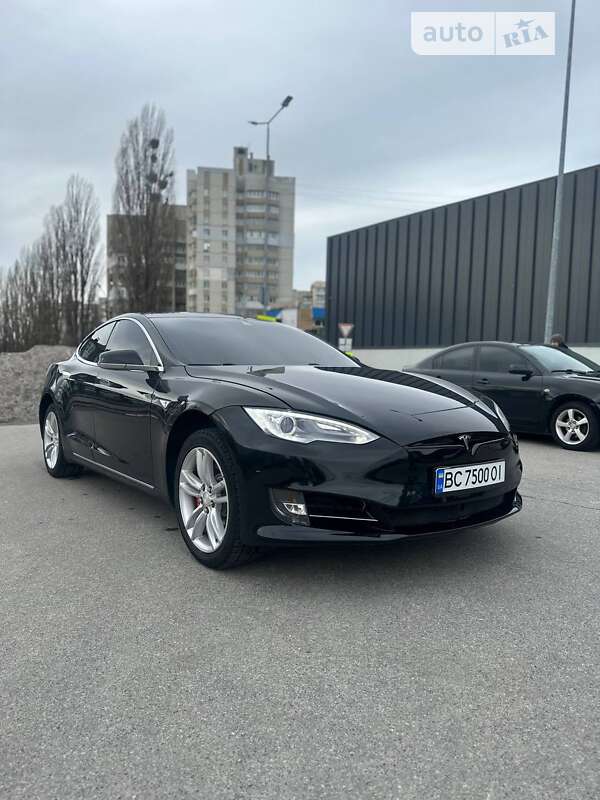 Tesla Model s (2015)