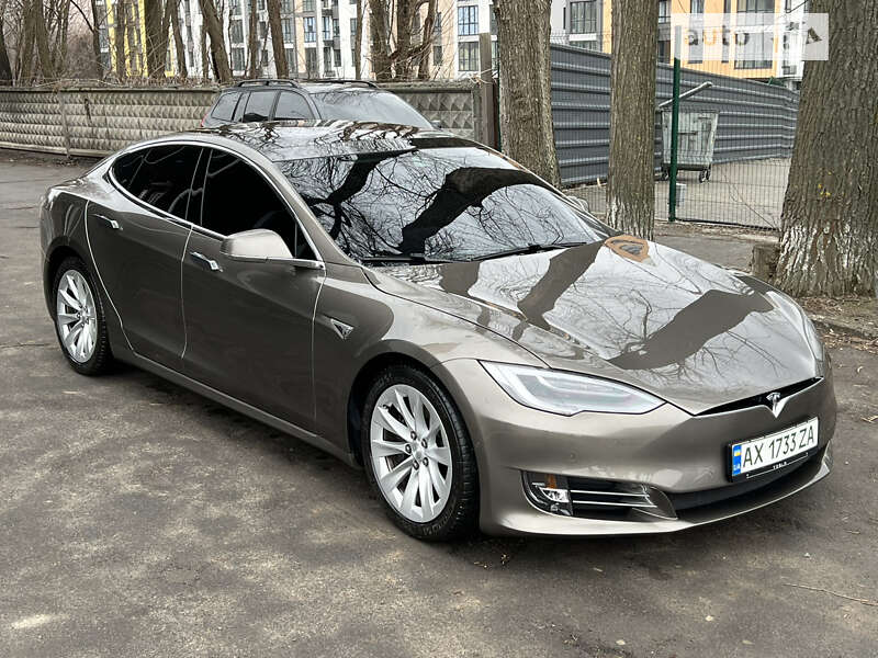 Tesla Model s (2016)