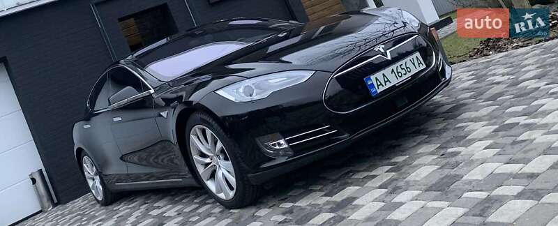 Tesla Model s (2015)