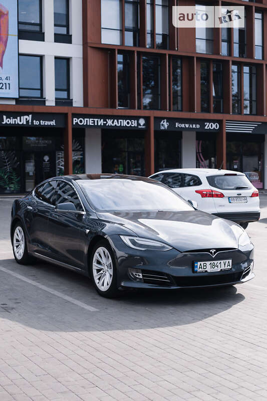 Tesla Model s (2017)