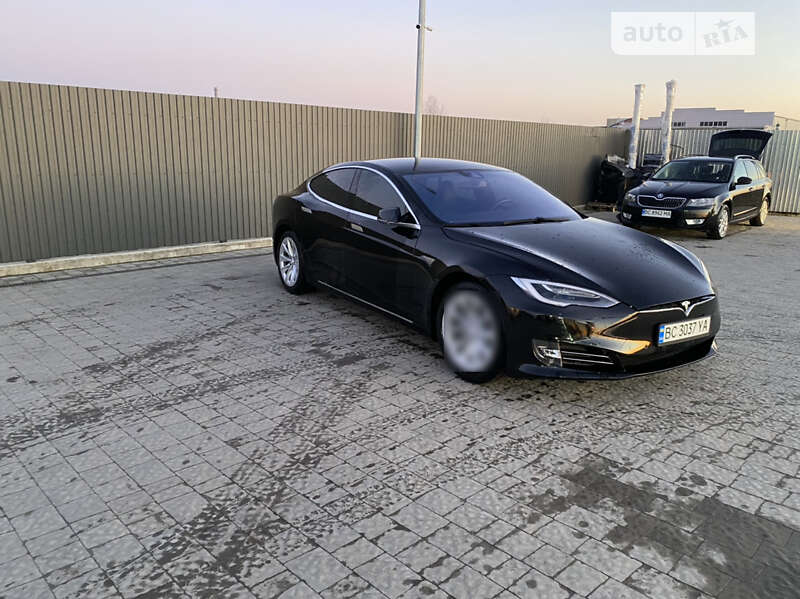 Tesla Model s (2016)