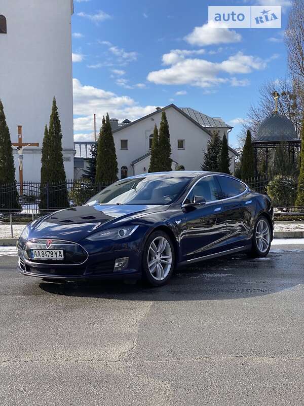 Tesla Model s (2014)