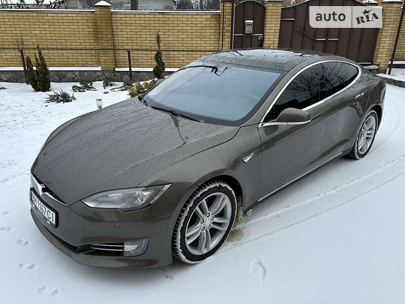 Tesla Model s (2015)