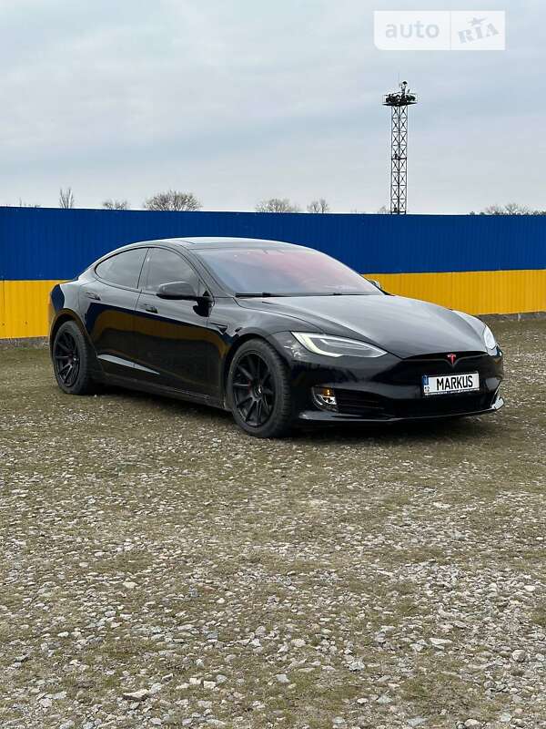 Tesla Model s (2017)
