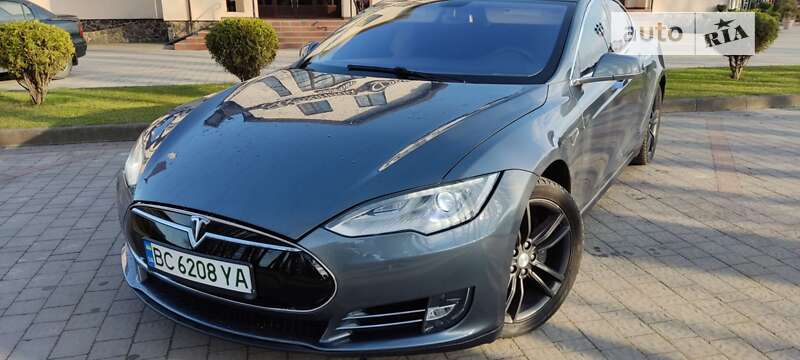 Tesla Model s (2014)