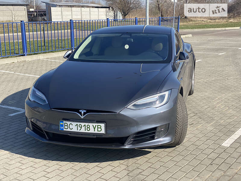 Tesla Model s (2017)