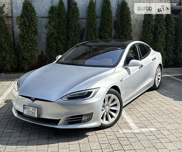 Tesla Model s (2017)
