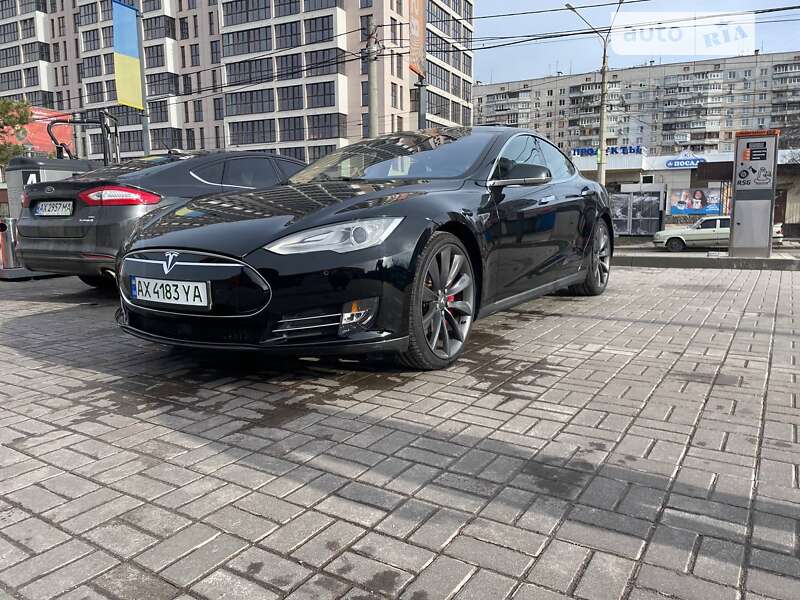 Tesla Model s (2014)