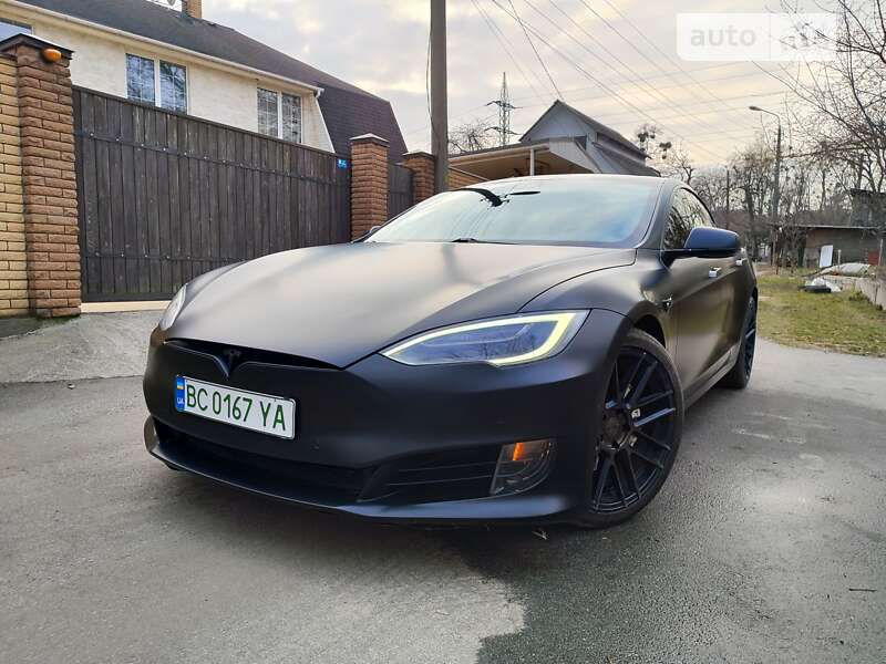Tesla Model s (2017)